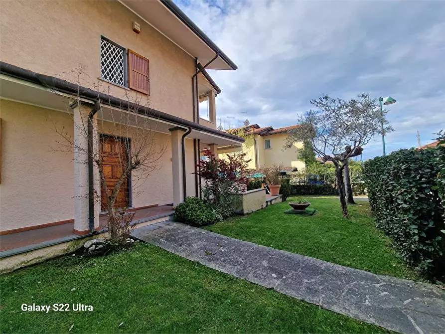 Immagine 8 di Casa bifamiliare in affitto  in Via G.Agnelli a Forte Dei Marmi