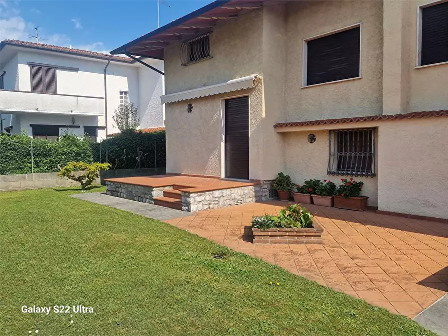 Immagine 5 di Villa in vendita  in Via Leonardo da Vinci a Pietrasanta