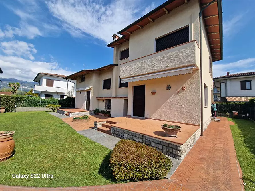Immagine 1 di Villa in vendita  in Via Leonardo da Vinci a Pietrasanta