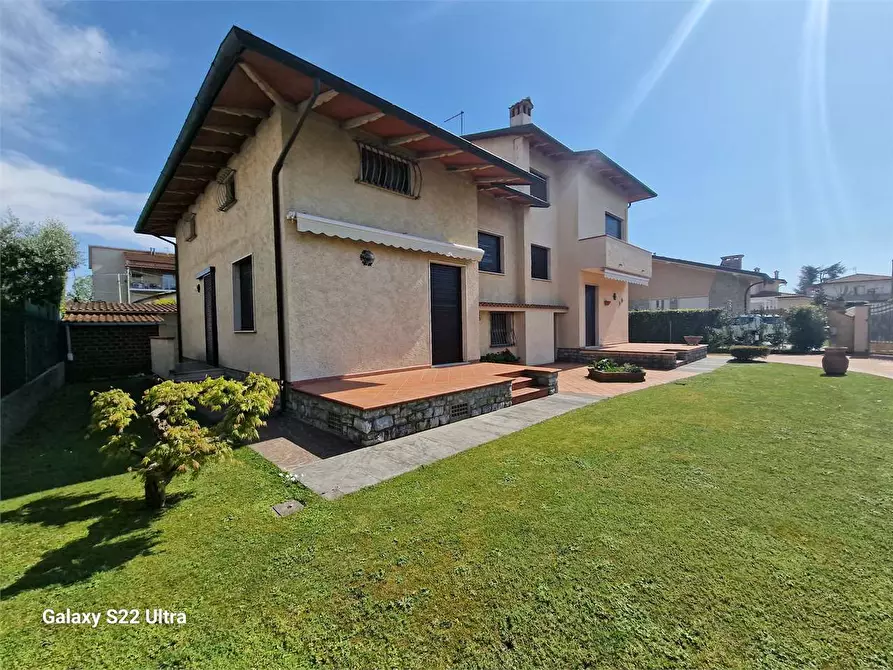 Immagine 2 di Villa in vendita  in Via Leonardo da Vinci a Pietrasanta