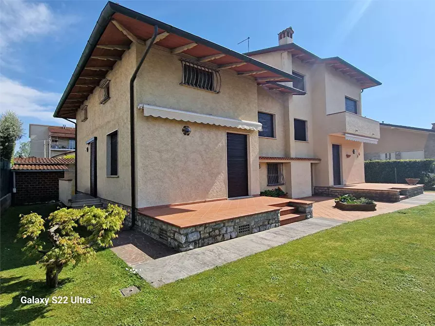 Immagine 3 di Villa in vendita  in Via Leonardo da Vinci a Pietrasanta