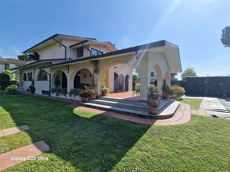 Immagine 1 di Villa in vendita  in Via Martiri di Sant Anna a Forte Dei Marmi
