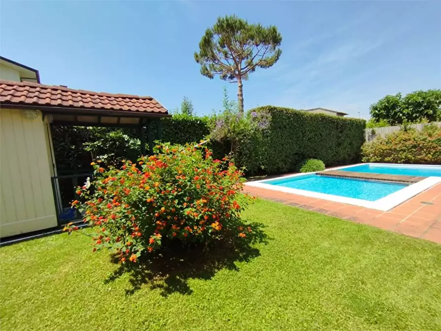 Immagine 5 di Villa in vendita  in Via Martiri di Sant Anna a Forte Dei Marmi