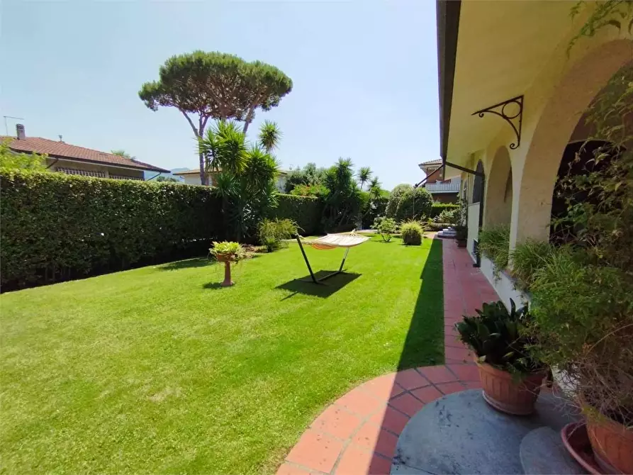 Immagine 27 di Villa in vendita  in Via Martiri di Sant Anna a Forte Dei Marmi