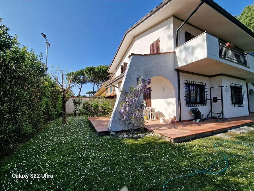 Immagine 53 di Casa bifamiliare in vendita  in Via  XX Settembre a Forte Dei Marmi