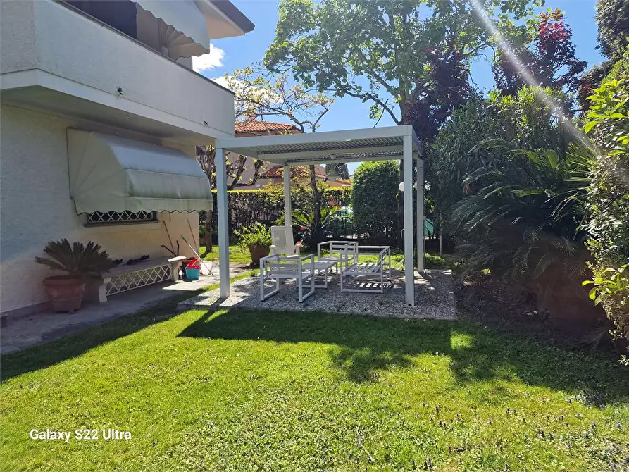 Immagine 2 di Villa in affitto  in Via Francesco Carrara a Forte Dei Marmi