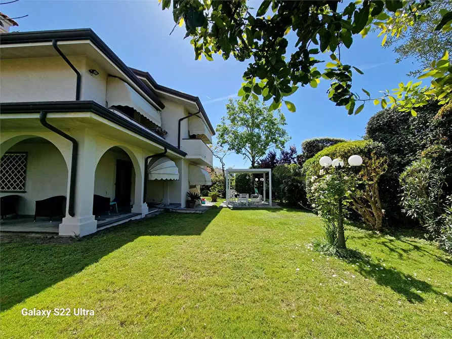 Immagine 4 di Villa in affitto  in Via Francesco Carrara a Forte Dei Marmi
