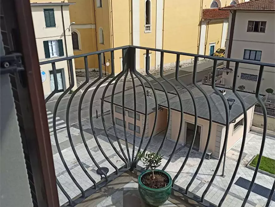 Immagine 2 di Appartamento in vendita  in Via Pascoli a Seravezza