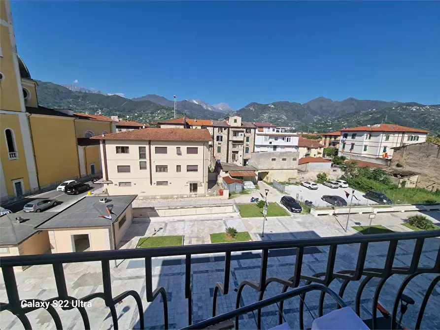 Immagine 1 di Appartamento in vendita  in Via Pascoli a Seravezza