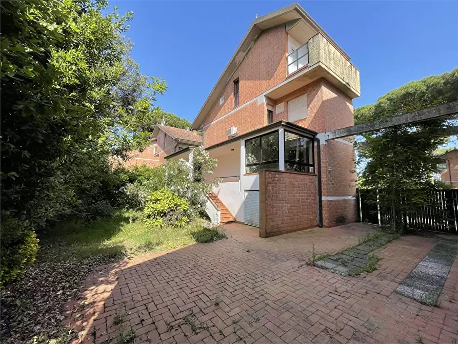 Immagine 5 di Villa in vendita  in Via Quarto a Pietrasanta
