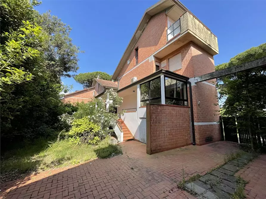 Immagine 6 di Villa in vendita  in Via Quarto a Pietrasanta