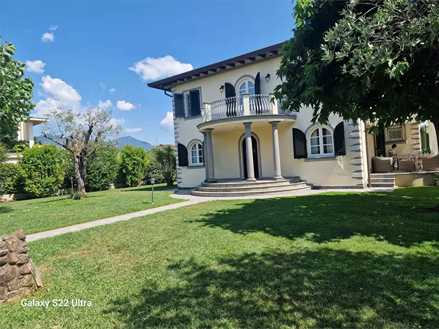 Immagine 11 di Villa in affitto  in Via B. Croce a Forte Dei Marmi