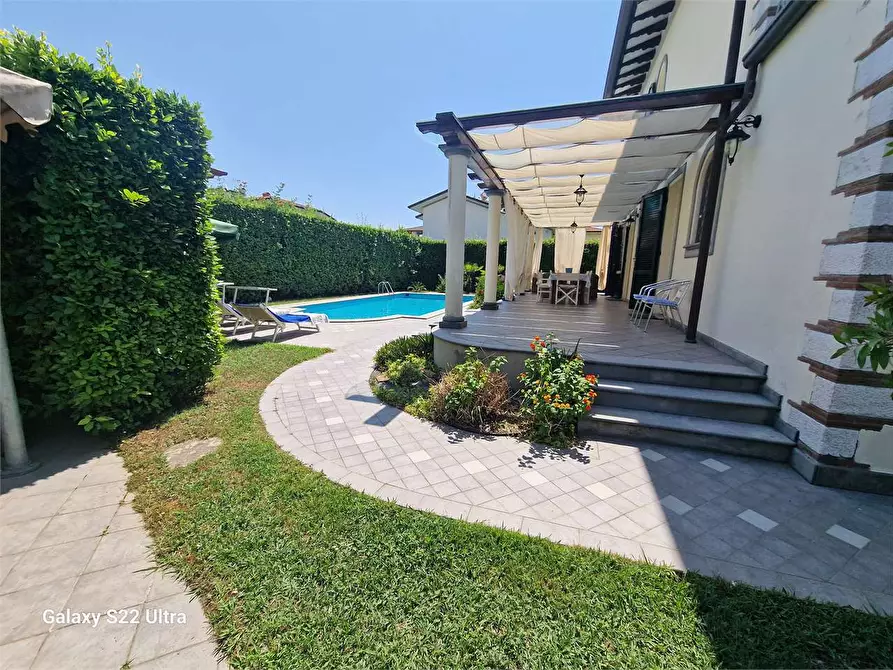 Immagine 5 di Villa in affitto  in Via B. Croce a Forte Dei Marmi