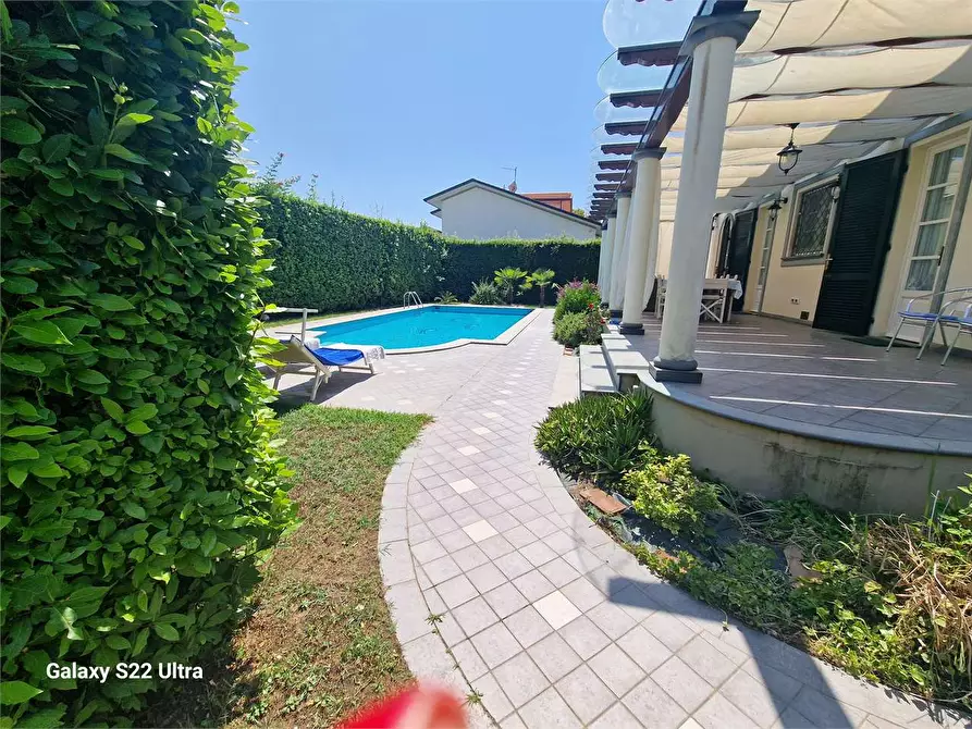 Immagine 6 di Villa in affitto  in Via B. Croce a Forte Dei Marmi