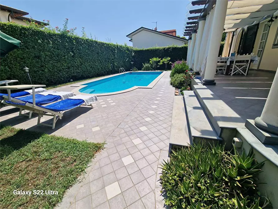 Immagine 2 di Villa in affitto  in Via B. Croce a Forte Dei Marmi