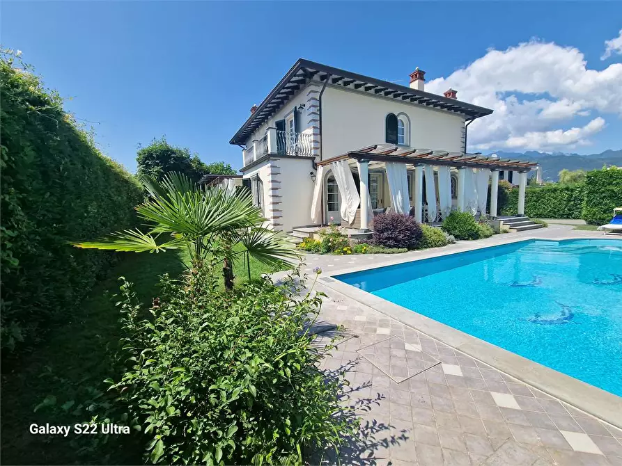 Immagine 68 di Villa in affitto  in Via B. Croce a Forte Dei Marmi