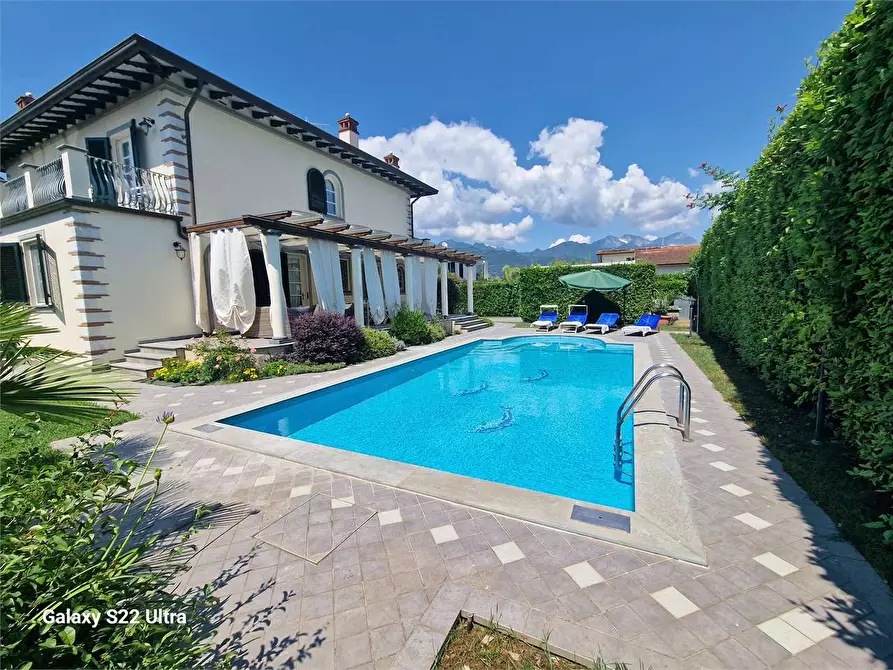 Immagine 70 di Villa in affitto  in Via B. Croce a Forte Dei Marmi