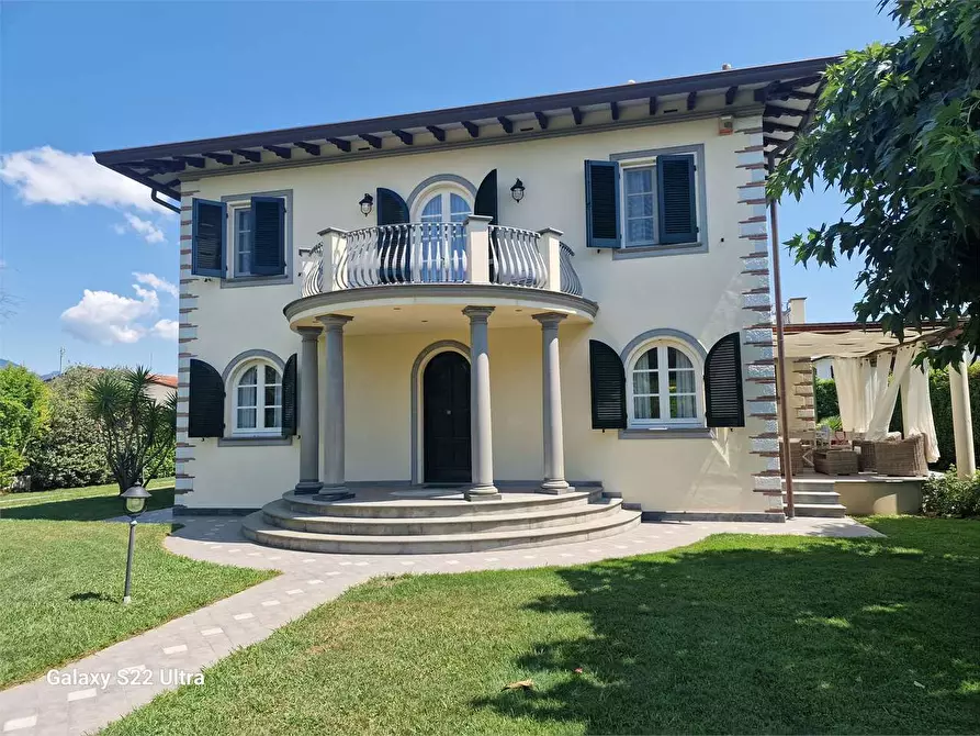 Immagine 72 di Villa in affitto  in Via B. Croce a Forte Dei Marmi