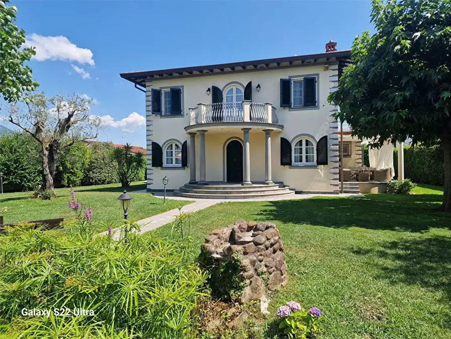 Immagine 75 di Villa in affitto  in Via B. Croce a Forte Dei Marmi