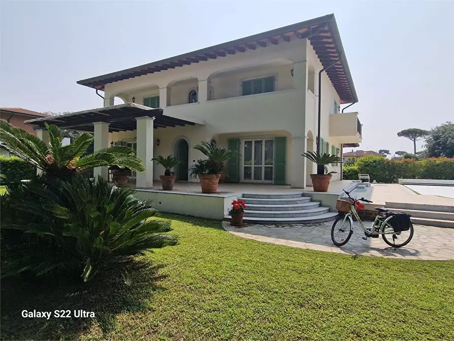 Immagine 22 di Villa in affitto  in Via Regeni a Forte Dei Marmi