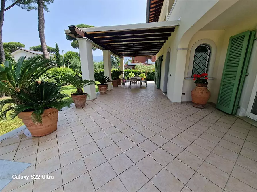 Immagine 26 di Villa in affitto  in Via Regeni a Forte Dei Marmi