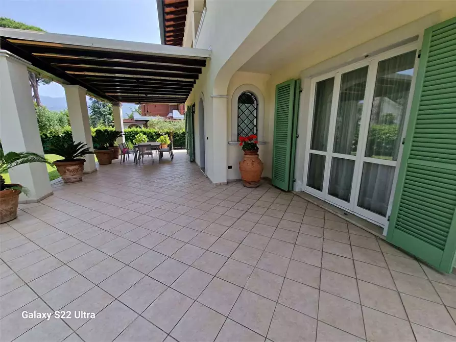 Immagine 25 di Villa in affitto  in Via Regeni a Forte Dei Marmi