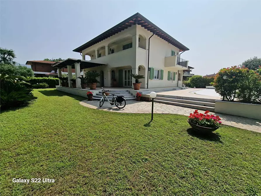 Immagine 27 di Villa in affitto  in Via Regeni a Forte Dei Marmi