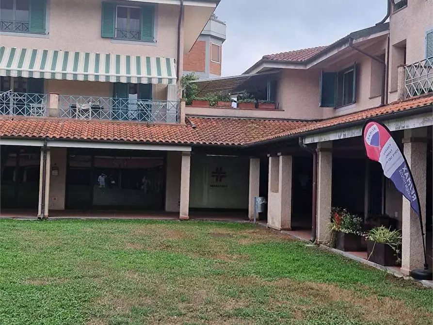 Immagine 11 di Negozio in vendita  in Via Rossetti e Bandini a Forte Dei Marmi