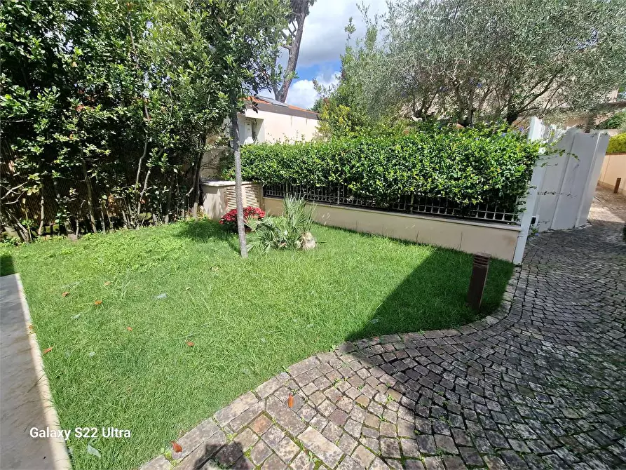 Immagine 4 di Villa in vendita  in Via F. Crispi a Forte Dei Marmi