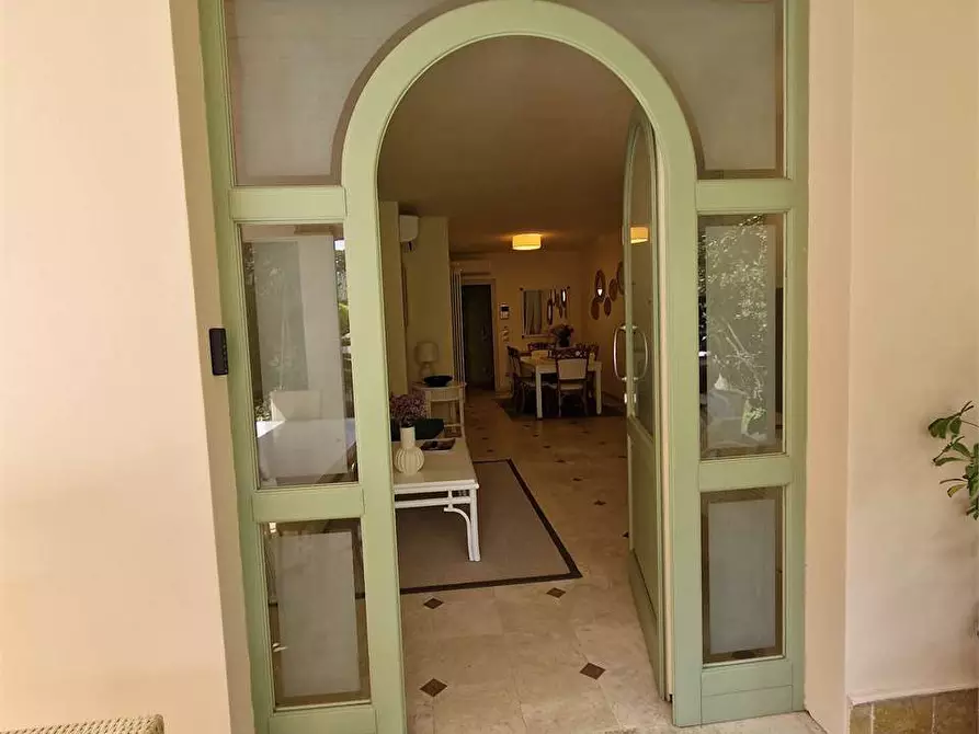 Immagine 4 di Villa in vendita  in Via Volta a Forte Dei Marmi