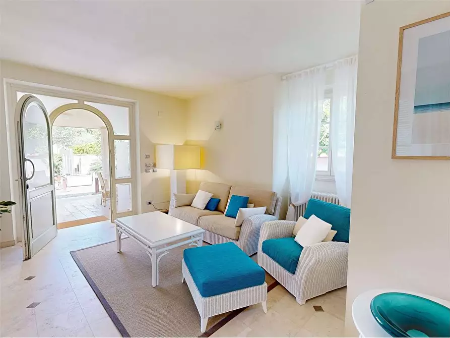 Immagine 2 di Villa in vendita  in Via F. Crispi a Forte Dei Marmi