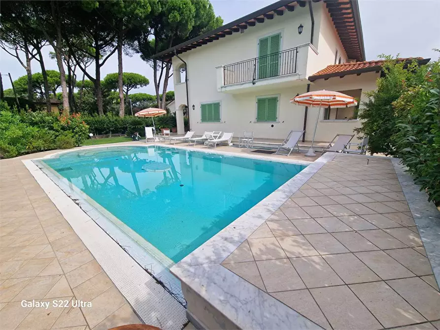 Immagine 3 di Villa in affitto  in Via Civitali a Forte Dei Marmi