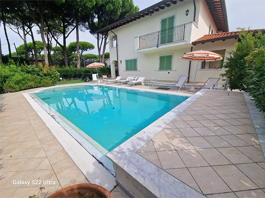 Immagine 12 di Villa in affitto  in Via Regeni a Forte Dei Marmi