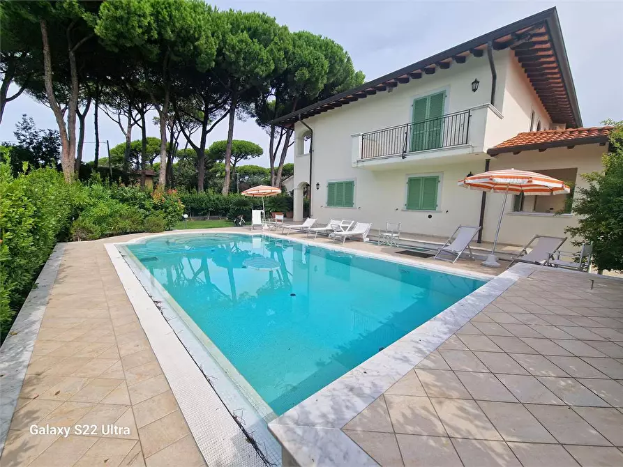 Immagine 13 di Villa in affitto  in Via Regeni a Forte Dei Marmi