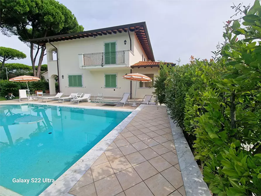 Immagine 14 di Villa in affitto  in Via Regeni a Forte Dei Marmi