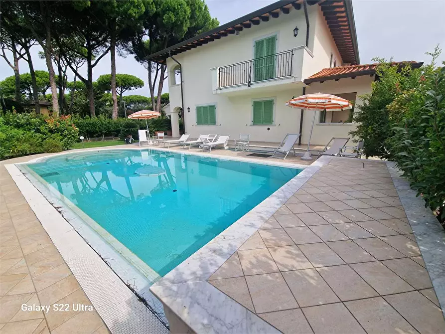 Immagine 16 di Villa in affitto  in Via Regeni a Forte Dei Marmi