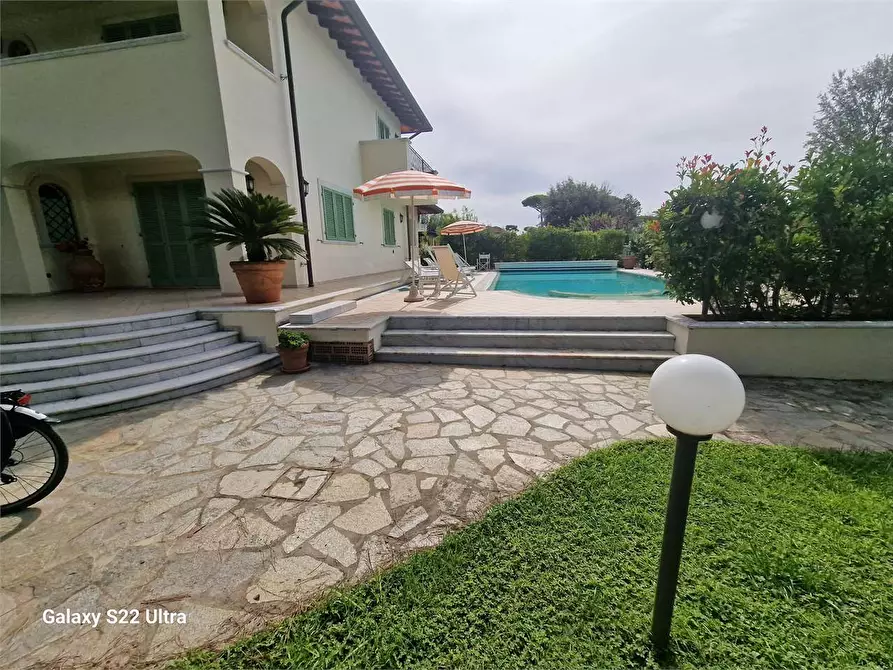Immagine 10 di Villa in affitto  in Via Regeni a Forte Dei Marmi