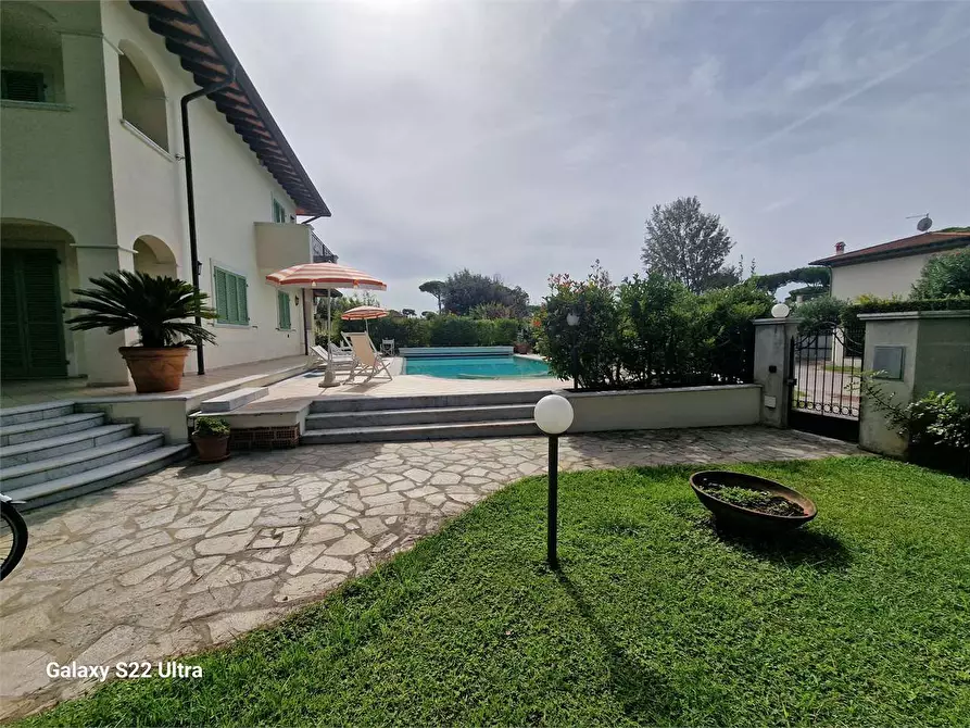 Immagine 57 di Villa in affitto  in Via Regeni a Forte Dei Marmi