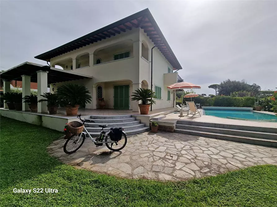 Immagine 6 di Villa in affitto  in Via Regeni a Forte Dei Marmi