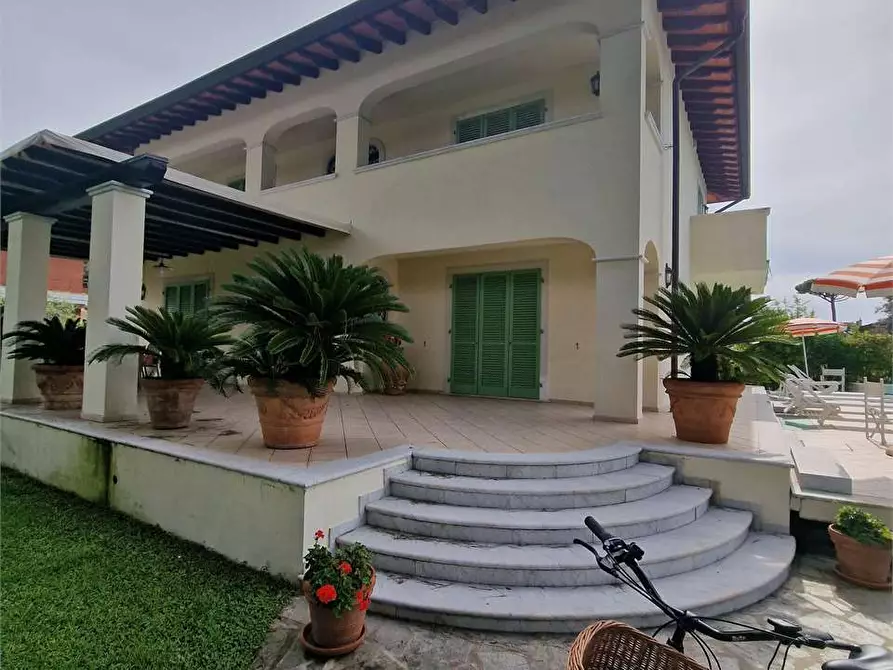 Immagine 7 di Villa in affitto  in Via Regeni a Forte Dei Marmi