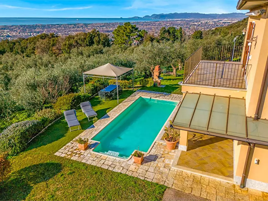 Immagine 3 di Villa in affitto  in Via Casone a Pietrasanta