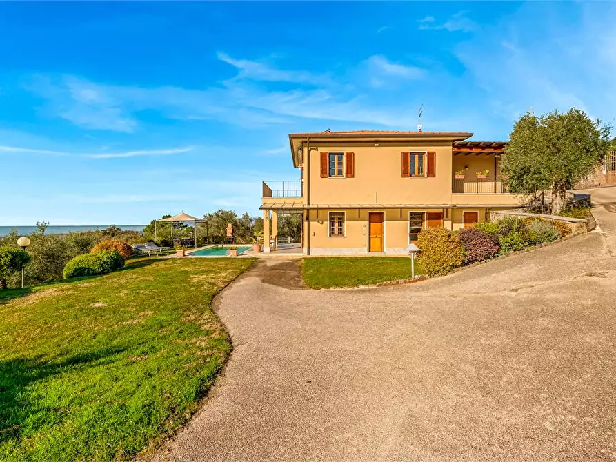 Immagine 40 di Villa in affitto  in Via Casone a Pietrasanta