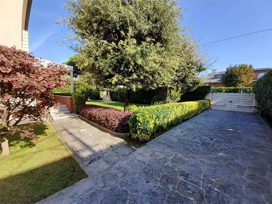 Immagine 6 di Villa in vendita  in Via B. Croce a Forte Dei Marmi