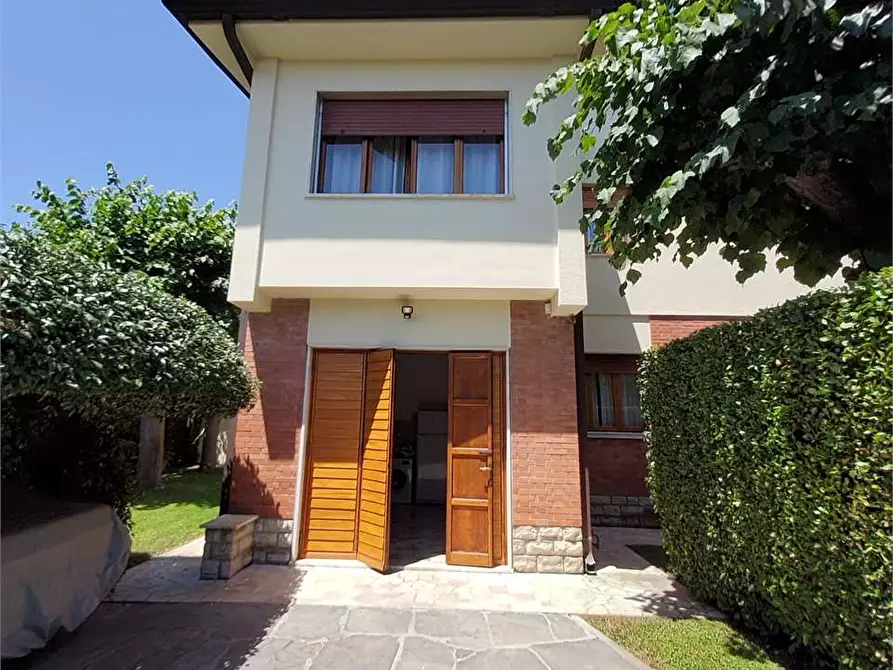 Immagine 31 di Villa in vendita  in Via B. Croce a Forte Dei Marmi