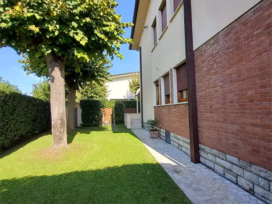 Immagine 36 di Villa in vendita  in Via B. Croce a Forte Dei Marmi