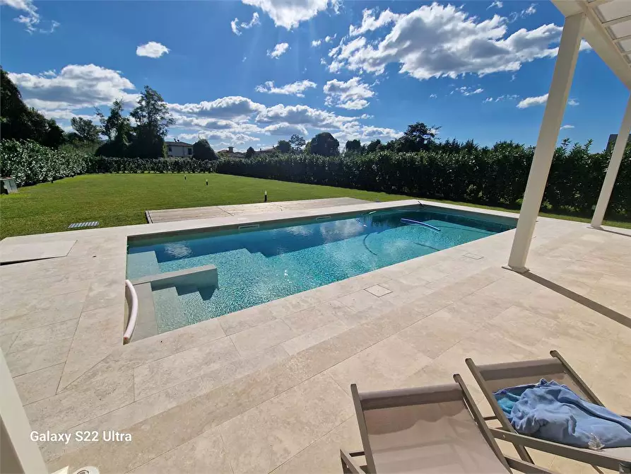 Immagine 56 di Villa in vendita  in Via Basilicata a Pietrasanta