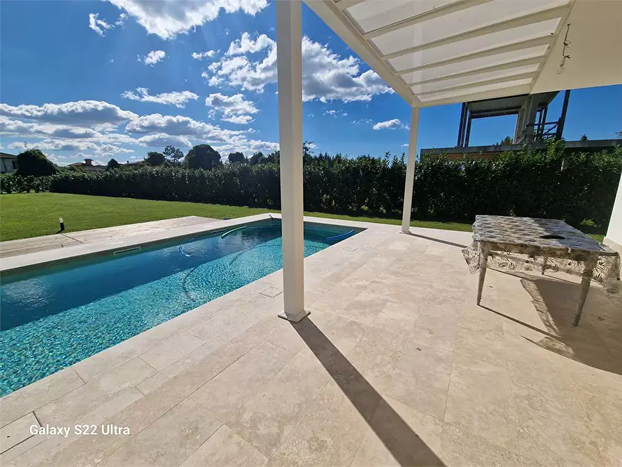 Immagine 9 di Villa in vendita  in Via Basilicata a Pietrasanta