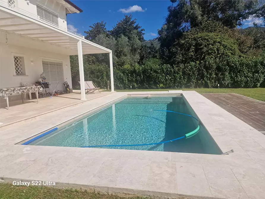 Immagine 8 di Villa in vendita  in Via Basilicata a Pietrasanta