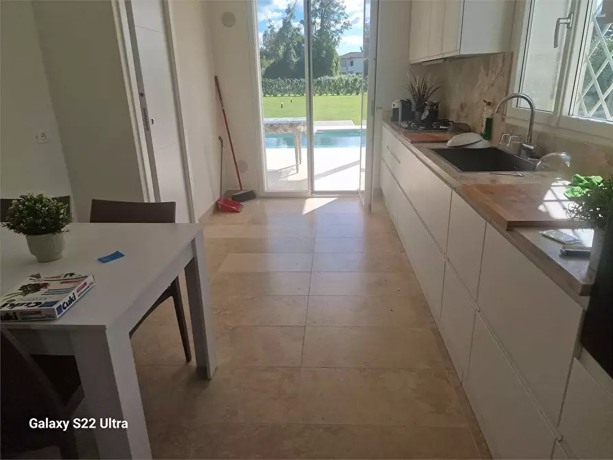Immagine 18 di Villa in vendita  in Via Basilicata a Pietrasanta