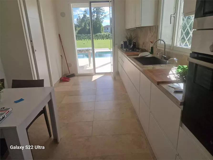 Immagine 6 di Villa in vendita  in Via Basilicata a Pietrasanta
